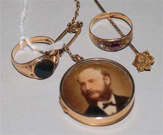 A 15ct gold signet ring with bloodstone matrix, a gem-set ring, a 15ct gold locket and a stick pin.